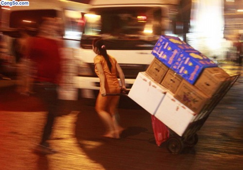 Những phụ nữ làm công việc của đàn ông ở Sài Gòn